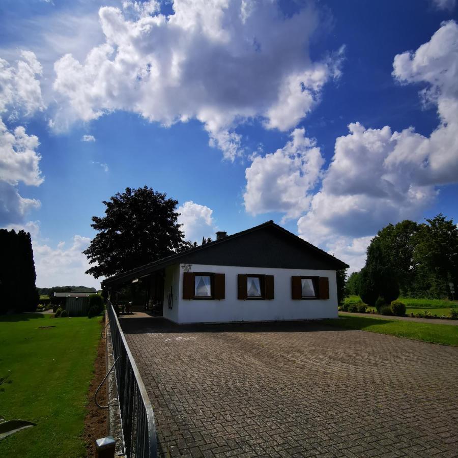 Bb19 Eifel-Ferienhaus Am Moseltal Mit Saunahaus Beuren  Екстериор снимка